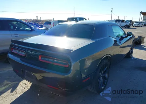 2021 Dodge Challenger Sxt z USA, uszkodzony, nr VIN 2C3CDZAG0MH646064